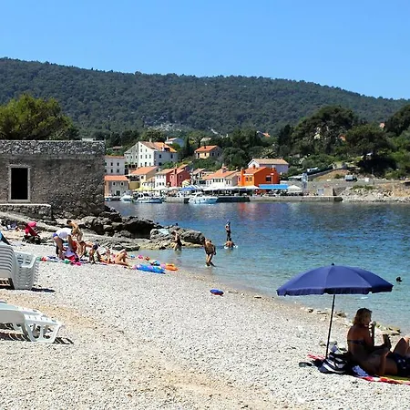 Apartments By The Sea Veli Losinj Guest house Ilovik